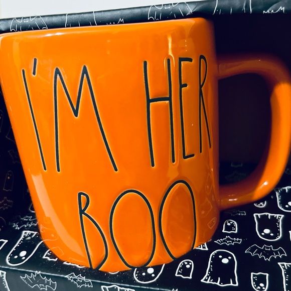 Rae Dunn Halloween “I’m her BOO!” “I’m his WITCH!” Mug Set - Picture 4 of 4
